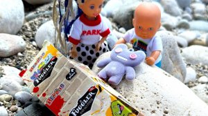 ФУГЛЕР НА ПЛЯЖЕ? СТРАШНАЯ НАХОДКА😱 Катя и Макс веселая семейка! Куклы Барби Fugglers Даринелкатв