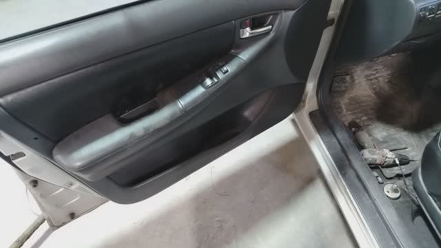 Как снять обшивку передних дверей Toyota Corola 👍 смотреть онлайн