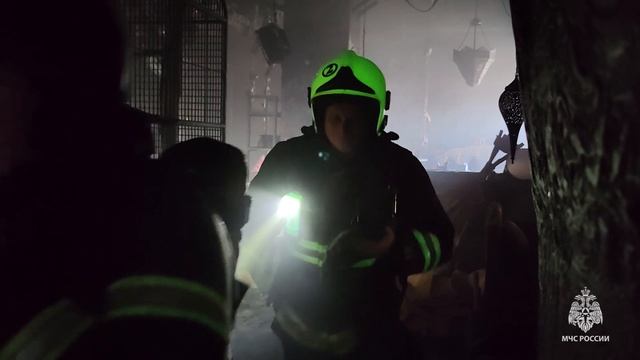 Пожарные оперативно ликвидировали возгорание в центре Хабаровска смотреть онлайн