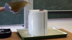 Наглядно сила атмосферного давления