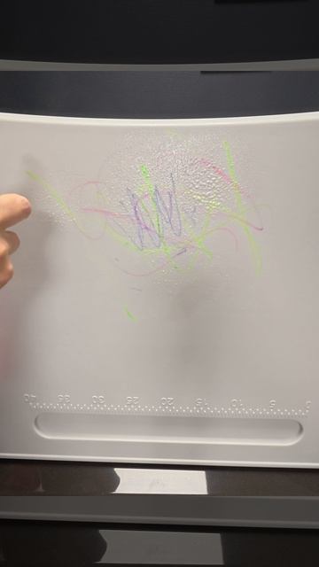 Краш-тест столешницы АГАТ: проверка устойчивости к фломастерам, ручкам и карандашам