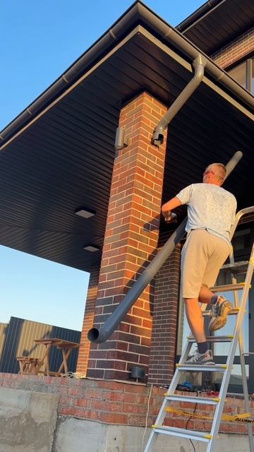 Своими руками: укорачиваем водосточную трубу, после укладки тротуарной плитки смотреть онлайн