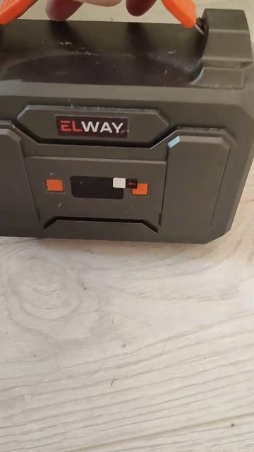 Фонарик, зарядка и розетка 220V в одном устройстве — это Elway Energy Box 01!