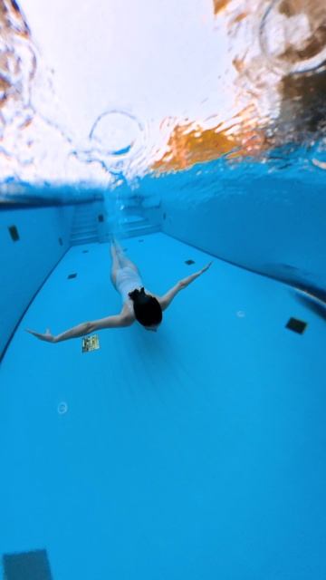 🌊 «Как снимает стресс профи? Погружаю под воду перед съемкой!» 📸