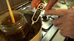 Колдую над прополисом.