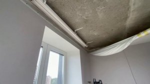 Установка скрытых карнизов в натяжные потолки от застройщика.