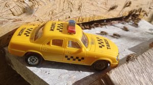 А где же пчела? В улье Монстре на 48 рамок?😁😁😁