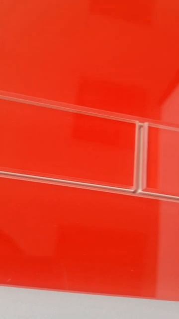 Панели смыва JOMO в насыщенных живых цветах для колоритного интерьера.