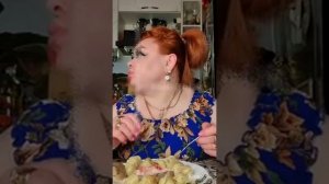 КУШАЮ С МОИМ ЛЮБИМКОЙ !)