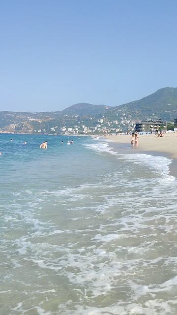 Море не оно, а она