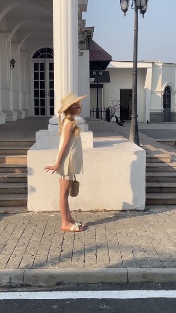 Подписывайтесь, здесь о моделинге и кино в Китае и России от @kurochkina_anna_official