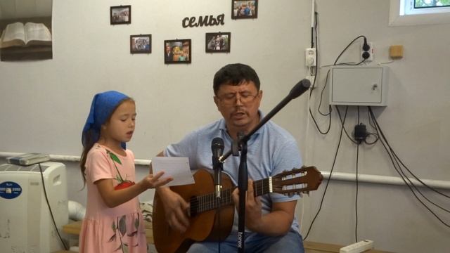 Красивое христианское пение под гитару смотреть онлайн
