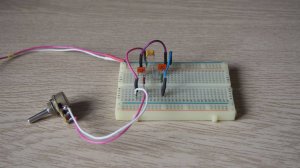 Несимметричный мультивибратор. Маленькие тайны.