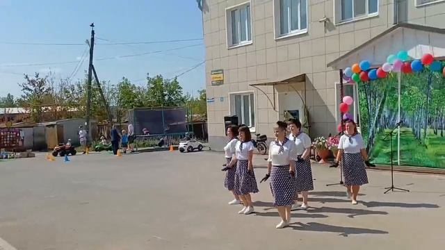 Зажигательный танец исполнил коллектив "Девчата" из Сунской ЦРБ. смотреть онлайн