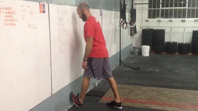 Растяжка икр у стены / Wall Calf stretch смотреть онлайн
