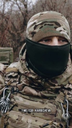 В первую очередь сапёр ищет глазами. Батальон им.Карбышева.