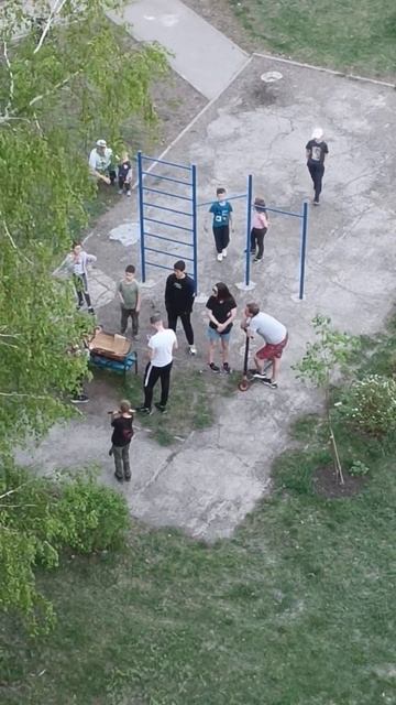 У меня во дворе скрипач играет смотреть онлайн