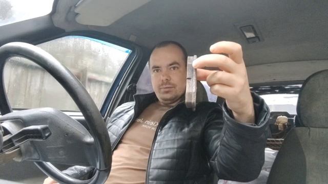 на машине на автомобиле при нажатии тормоза начинает скребсти передних колёсах смотреть онлайн