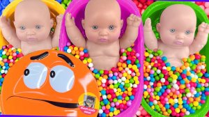 Мультики для детей. Смешиваем слайм и конфеты M&M's. Залипалки Смотреть онлайн для детей и малышей