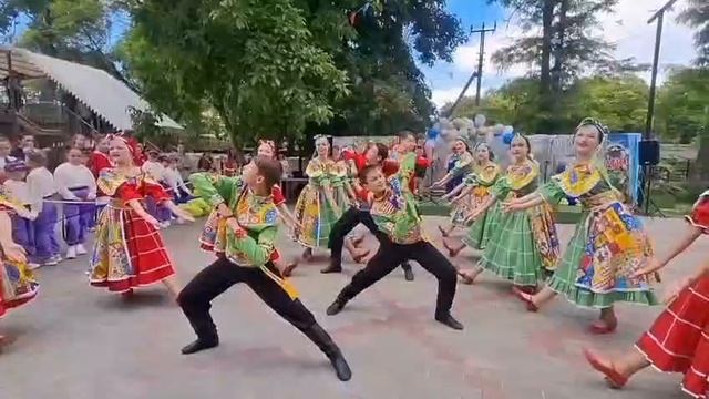 Празднование 1 июня в Бахчисарайском парке миниатюр смотреть онлайн