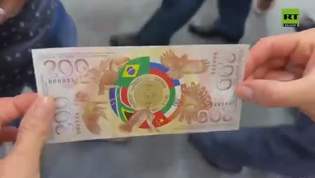 На ПМЭФ показали символическую «купюру БРИКС» номиналом 200 смотреть онлайн