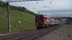 Тепловоз ТЭП70БС-187 с поездом «Восток».