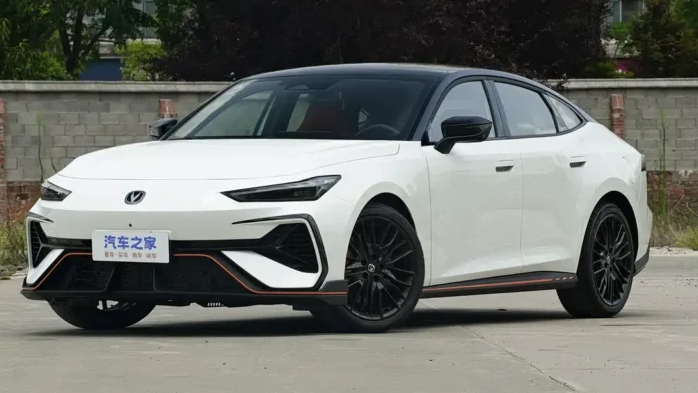 Первые фото обновленного Changan Uni-V 2026 опубликовали в сети смотреть онлайн