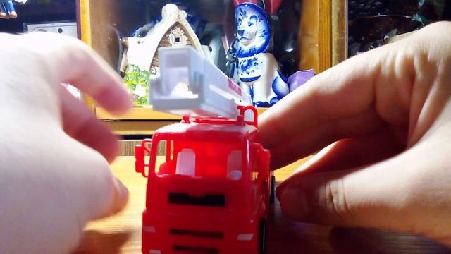 Шикарная модель пожарной машины с лестничной клетки. Очень интересный видос.