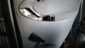 снятие дверной обшивки на калине