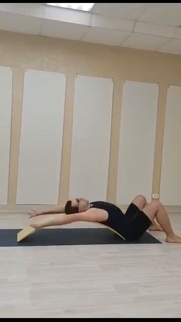 Упражнение против грудного кифоза