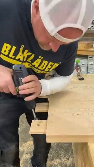 Макетная доска с прорезями и шипами на колышках