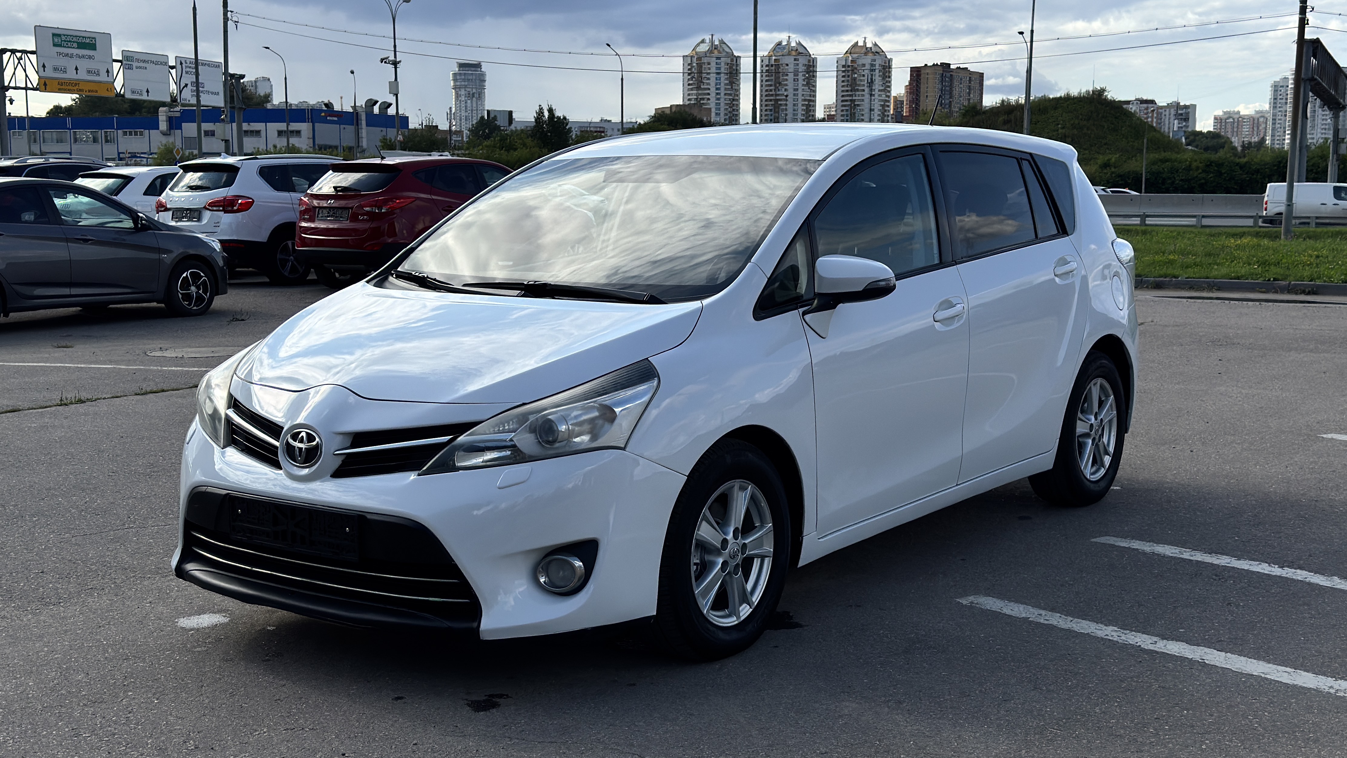 Toyota Verso (2013) смотреть онлайн