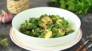 Лето в тарелке: Жареные цукини с чесноком на сковороде