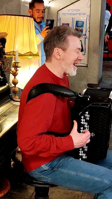 На теплоходе музыка играет смотреть онлайн