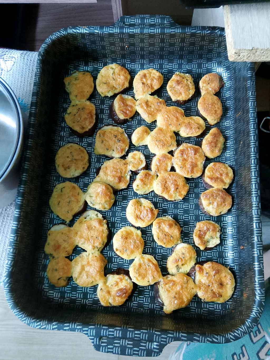 Готовое блюдо,запечённые овощи- баклажаны и кабачки с сырной корочкой. смотреть онлайн