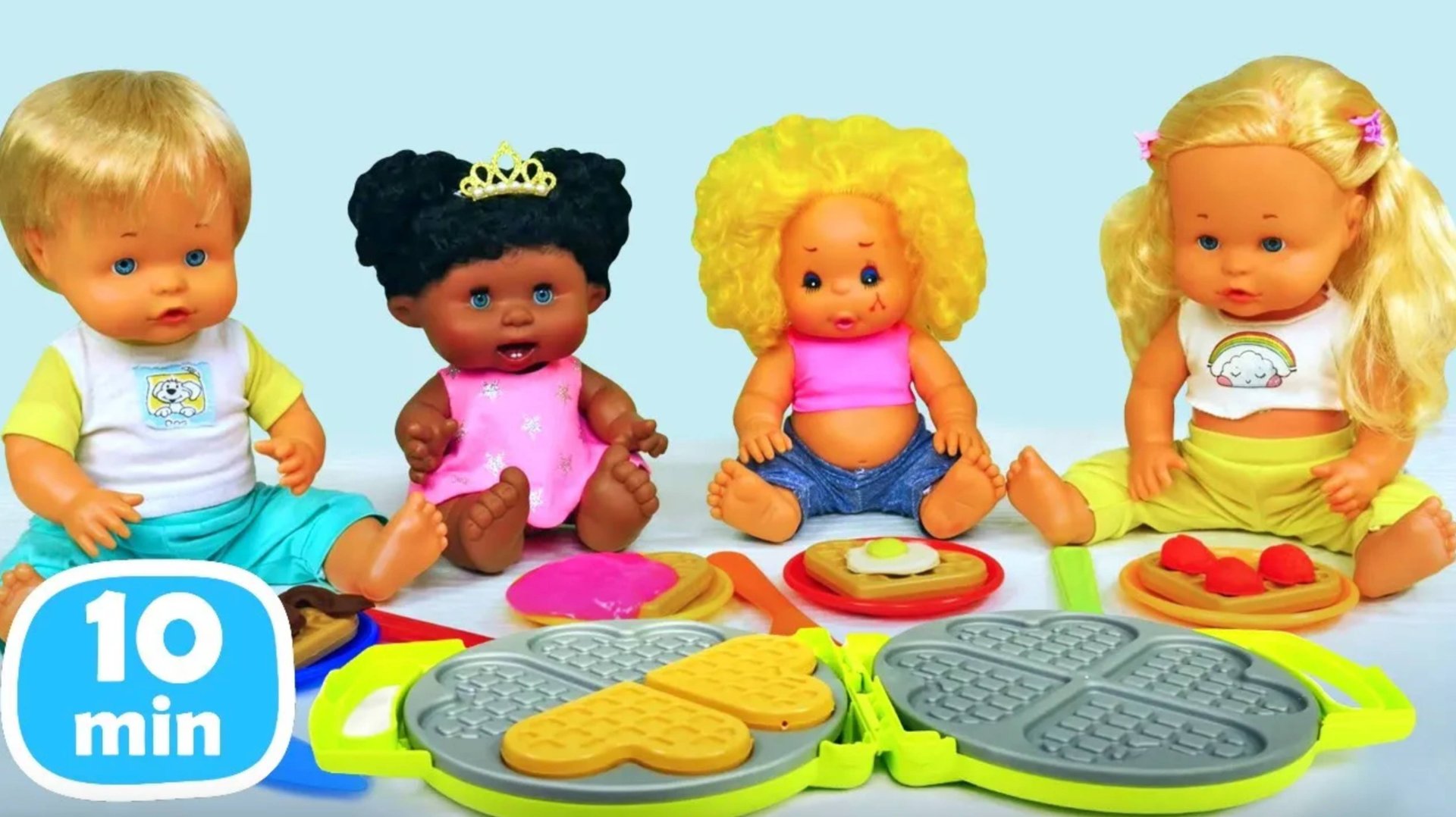 Мой Детский сад готовит ВАФЛИ! Пупсы учатся готовить — видео для малышей смотреть онлайн