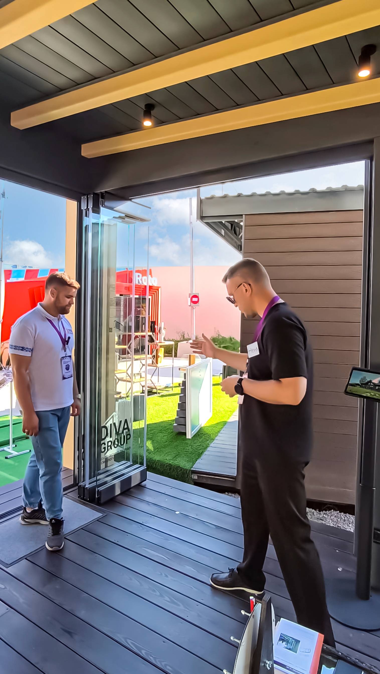 Безрамное остекление - это красиво и комфортно! Смотрите сами!