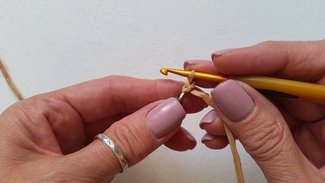 Улучшаю любимую сумку / креплю к сумке карабин для ключей