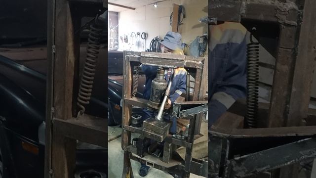 ремонт Volvo, рычаги подвески, выприсовка зарисовка сайлентблоков