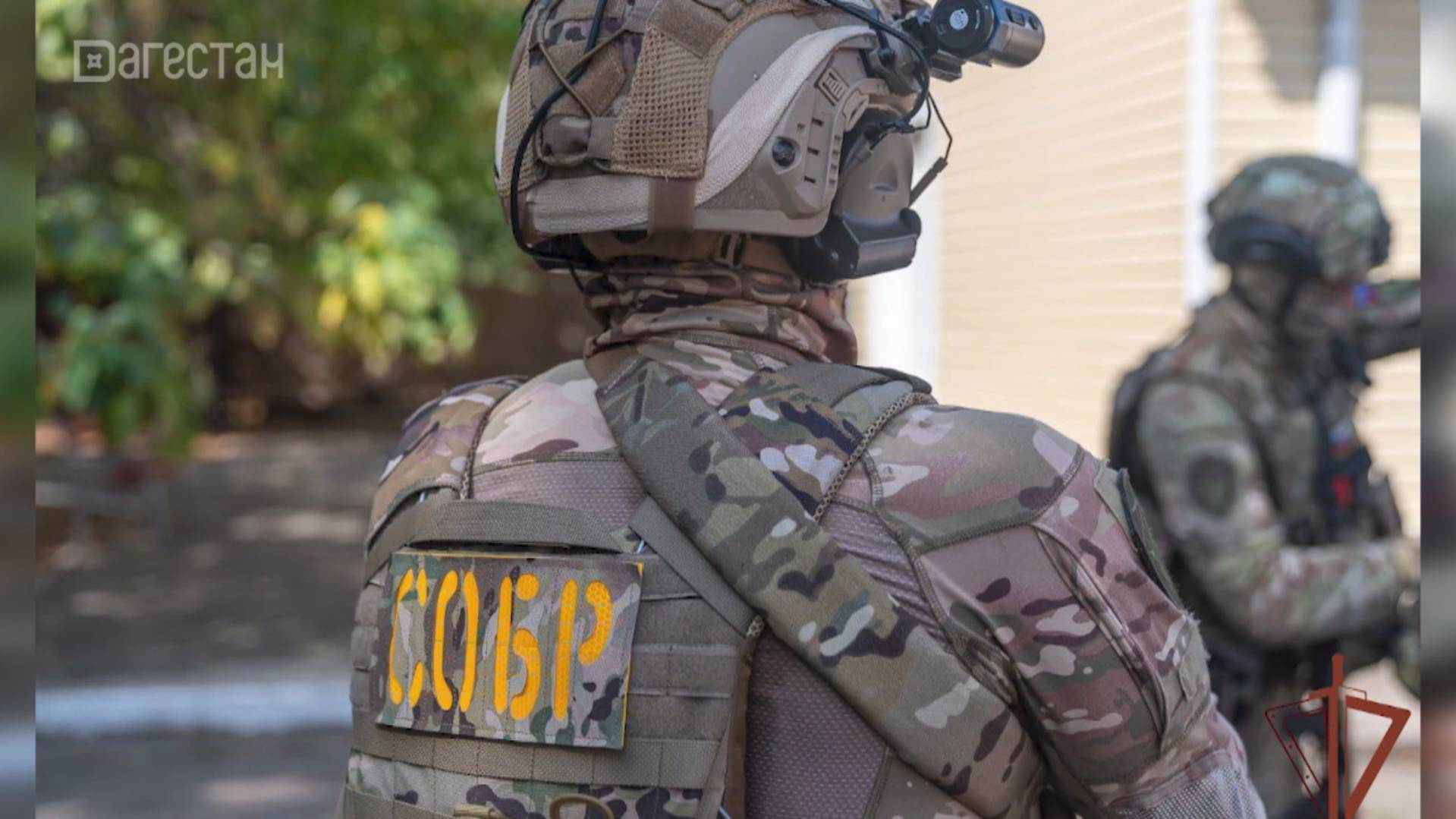 В Дагестане мужчина взял в заложницы бывшую жену и ее сестру смотреть онлайн