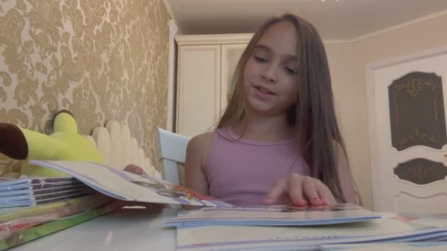 Распаковка школьной канцелярии смотреть онлайн