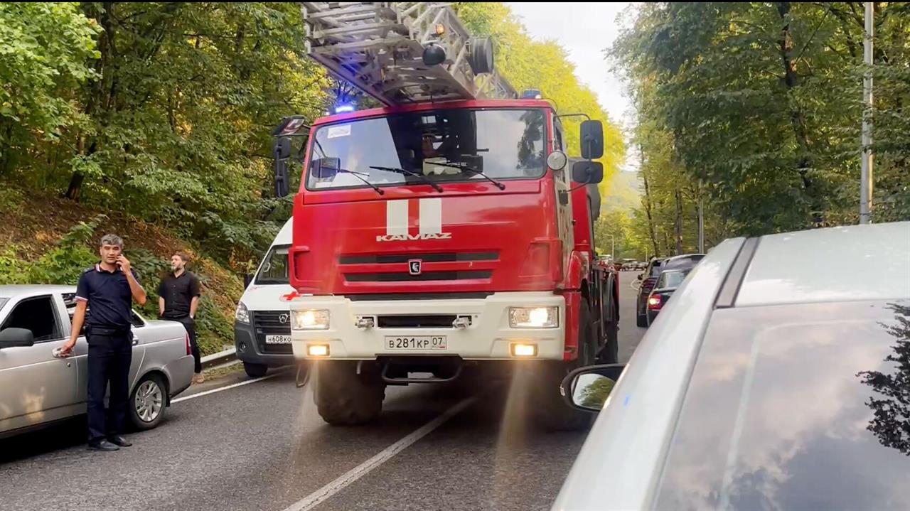 Появились кадры с места обрыва канатной дороги в Нальчике смотреть онлайн