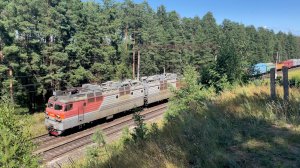 Электровоз ВЛ80С-1105 с грузовым поездом