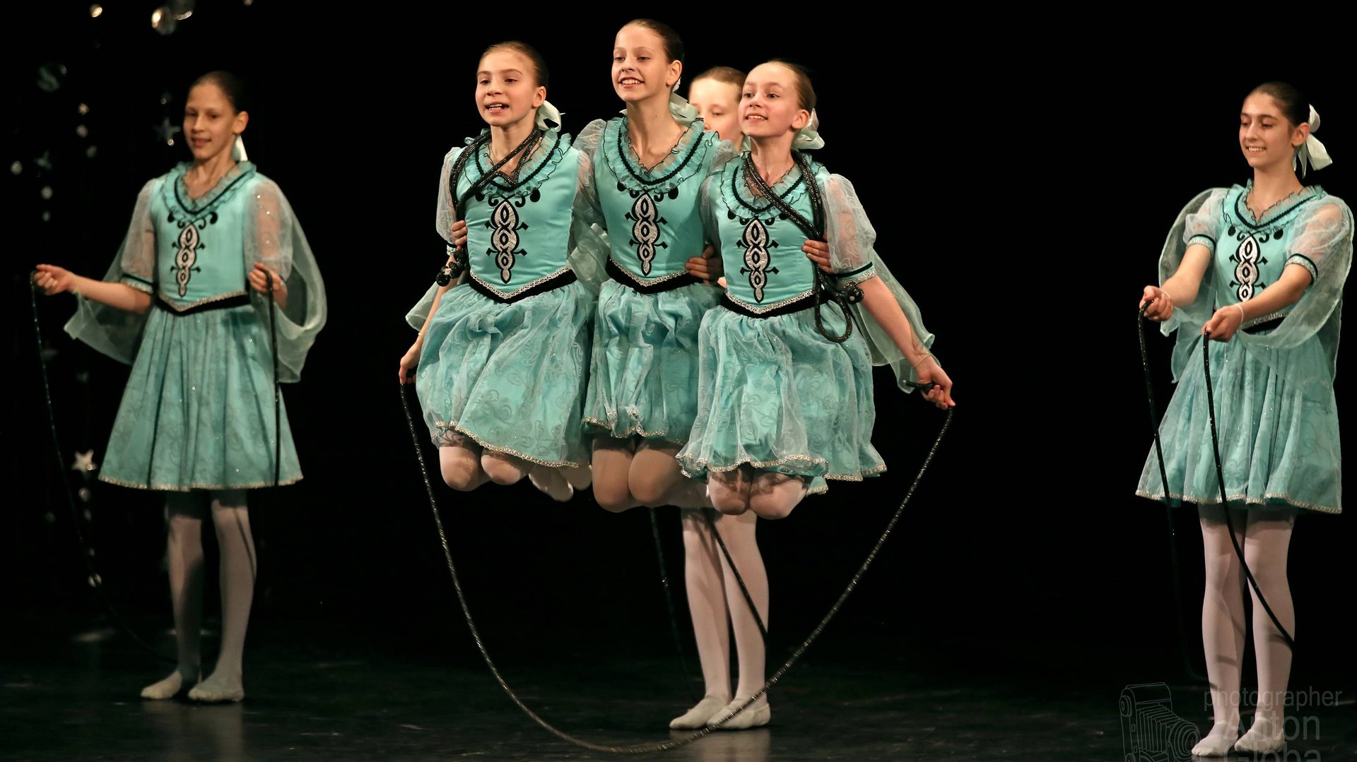 ТАНЕЦ СО СКАКАЛКАМИ, Ансамбль "Школьные годы". DANCE WITH JUMP ROPE, Ensemble "School Years". смотреть онлайн
