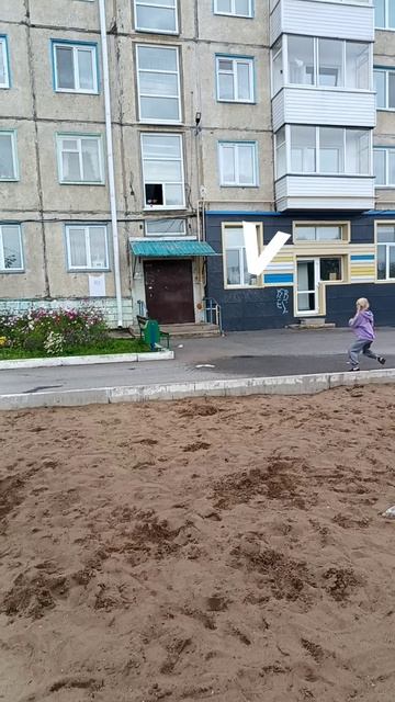 ШОК! ШКОЛЬНИКИ КИДАЮТ ПАКЕТ С ВОДОЙ С ОКНА!