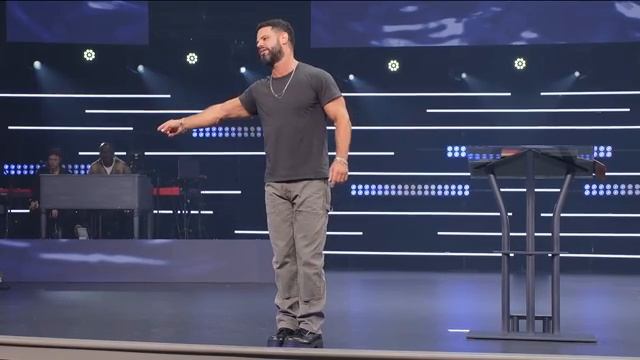 "Круги на воде не исправить, пока не найдёшь Тот Самый Камень" / Стивен Фуртик смотреть онлайн