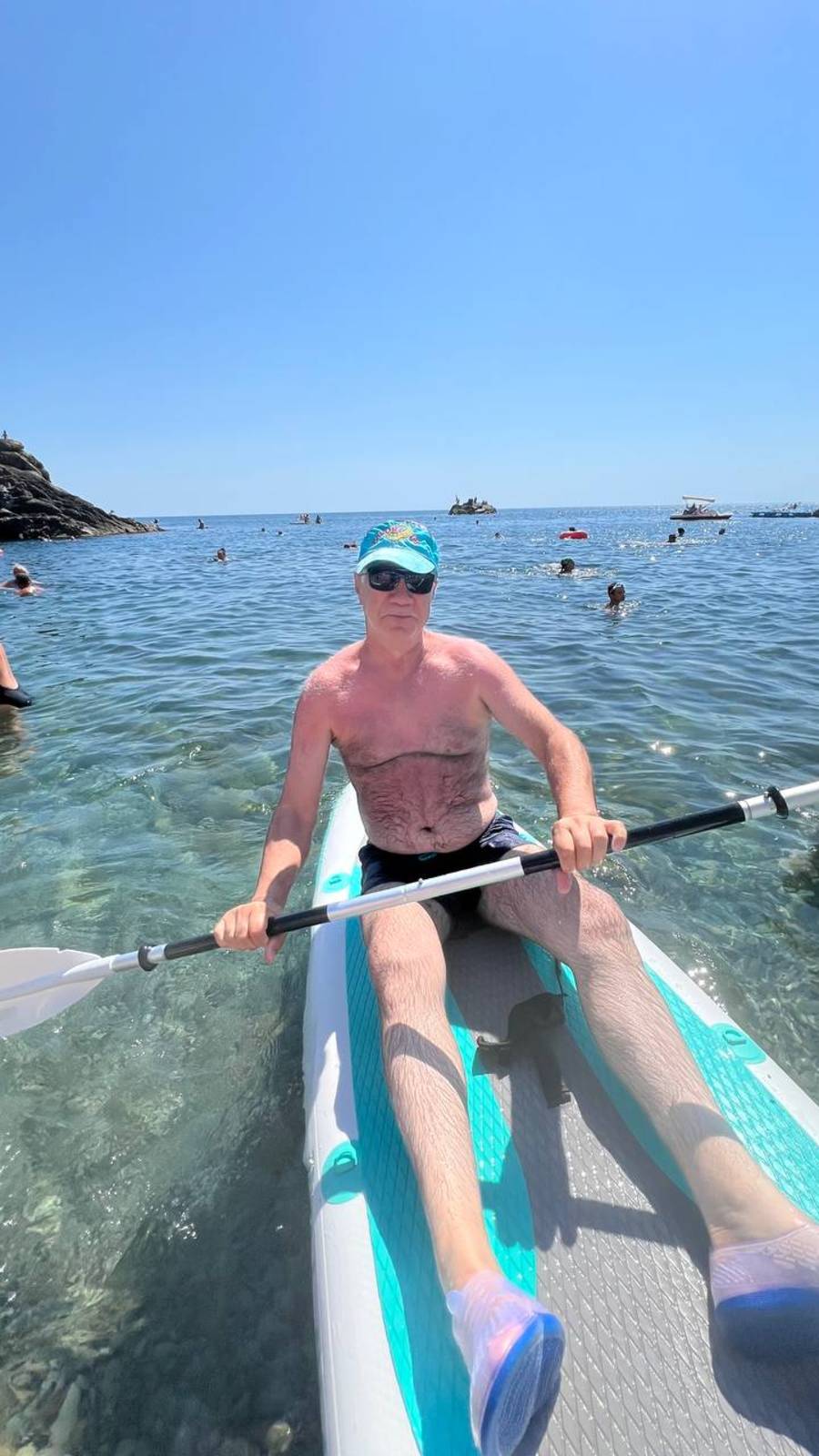 Море в Крыму. Алушта. Утес. На сапборде в открытом море. смотреть онлайн