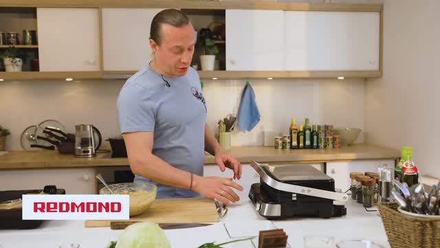 Василий Емельяненко готовит сытные вафли на гриле REDMOND | Ланч-бокс смотреть онлайн