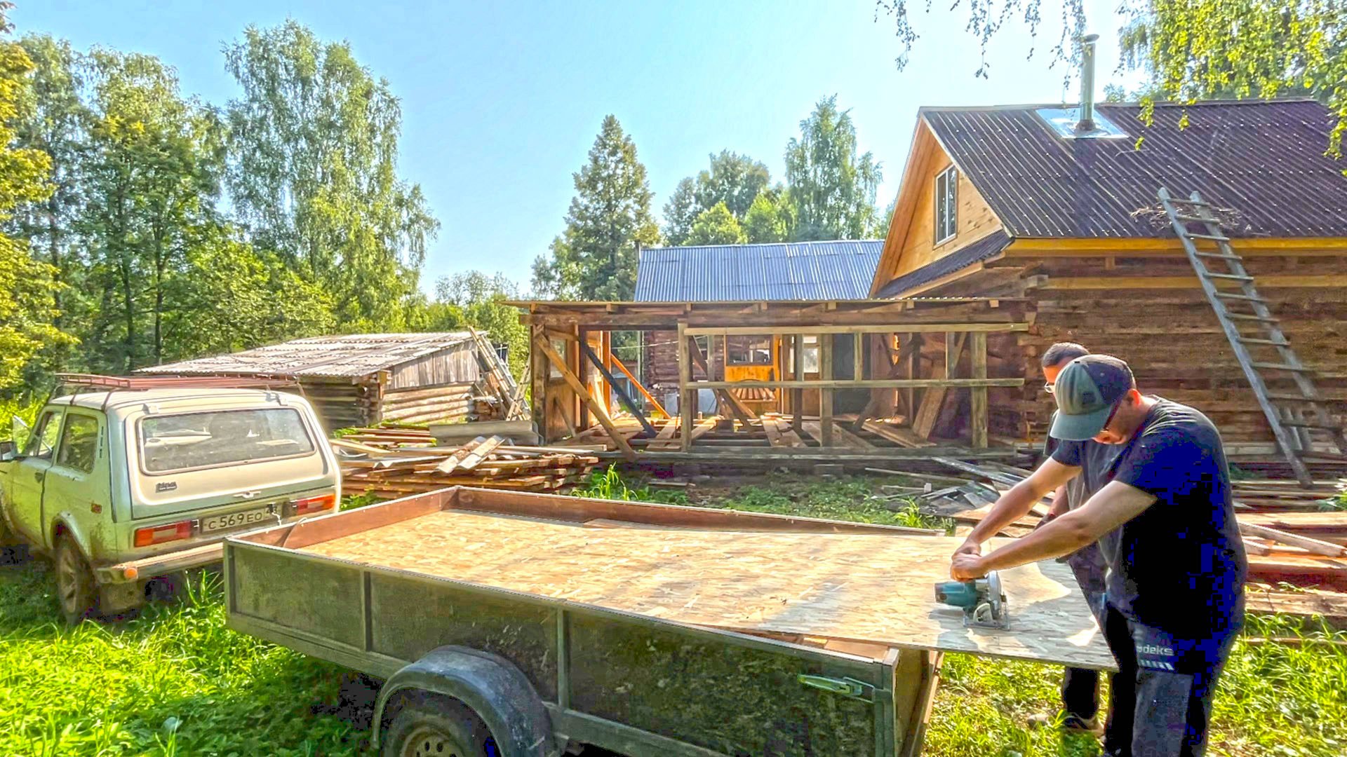 Новое хуторское здание обретает объём. Обшиваем стены и вставляем окна. Крыша прошла испытание смотреть онлайн