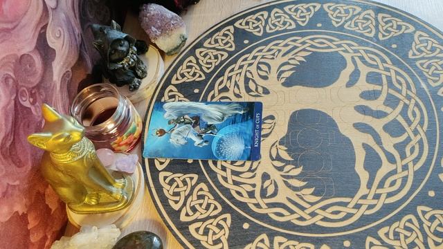 О чём он хочет поговорить, но не решается 🔮 таро расклад по вариантам смотреть онлайн